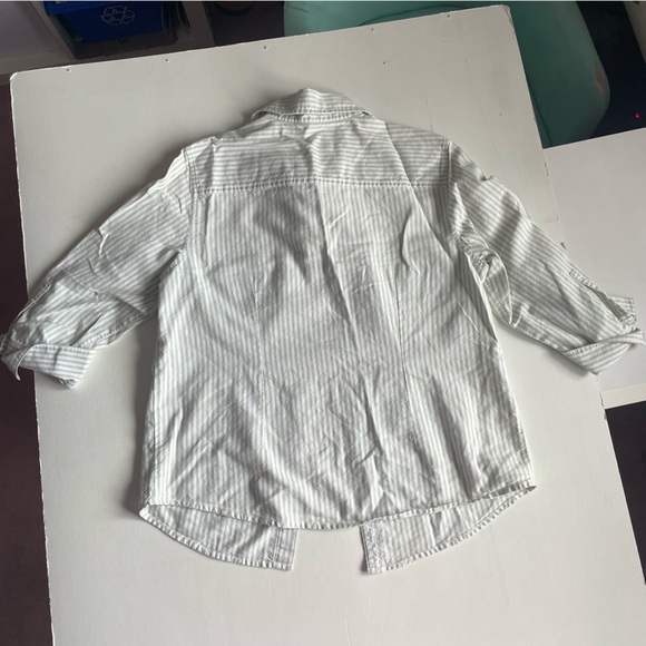 💚3/$15💚 KAREN SCOTT GREEN AND WHITE STRIPED BUTTON UP SHIRT. Size 8 - Picture 4 of 5
